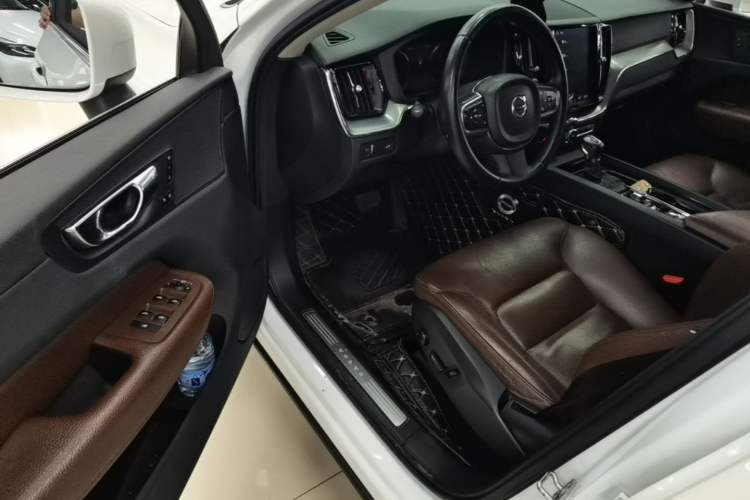 Used Volvo XC60 2019 T5 4x4 Zhiyuan Edition China VI Standard Driver Seat
