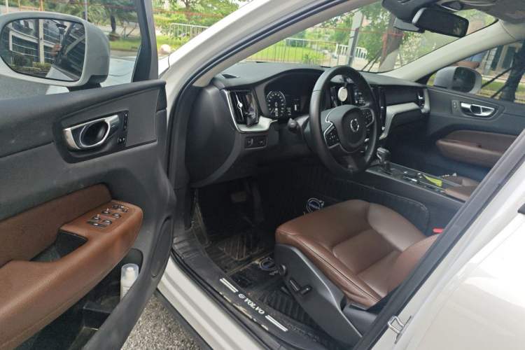 Used Volvo XC60 2019 T5 4x4 Smart Edition China VI Standard Driver Seat