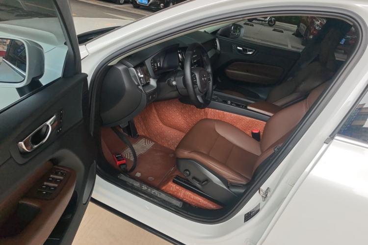 Used Volvo XC60 2019 T5 4x4 Smart Edition China VI Standard Driver Seat