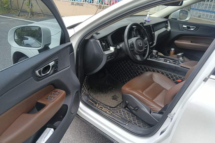 Used Volvo XC60 2019 T5 4x4 Smart Edition China VI Standard Driver Seat