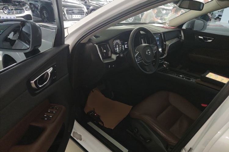 Used Volvo XC60 2019 T5 4x4 Smart Edition China VI Standard Driver Seat