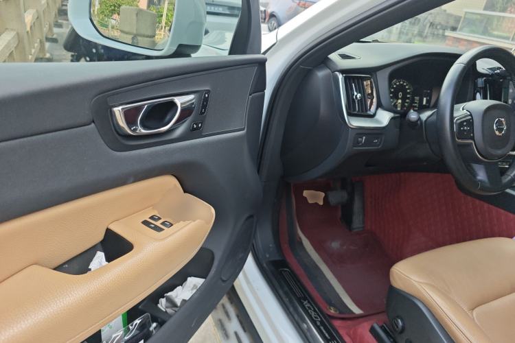 Used Volvo XC60 2019 T5 4x4 Smart Edition China V Standard Driver Seat