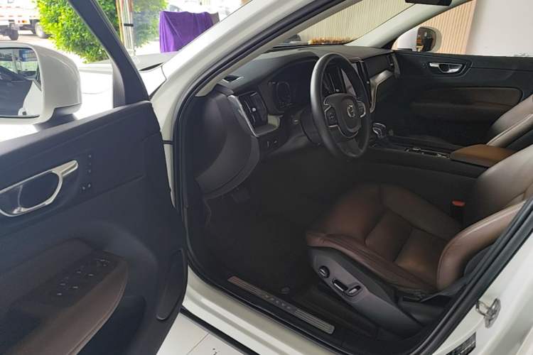 Used Volvo XC60 2019 T5 4x4 Smart Edition China V Standard Driver Seat