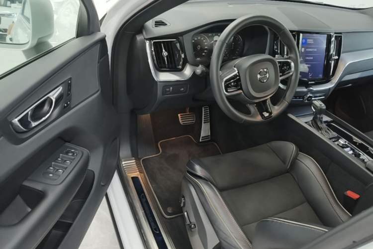 Used Volvo XC60 2019 T5 4x4 Zhiyuan Sport Edition China V Standard Driver Seat