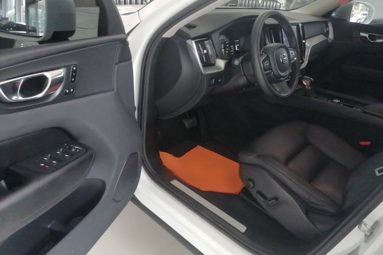 Used Volvo XC60 2019 T5 4x4 Smart Edition China VI Standard Driver Seat