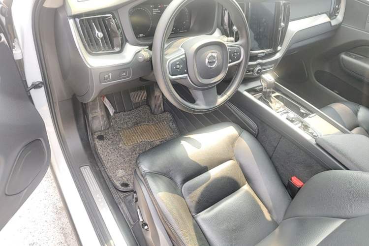 Used Volvo XC60 2019 T5 4x4 Smart Edition China V Standard Driver Seat