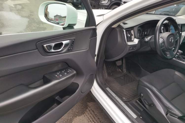 Used Volvo XC60 2019 T4 Zhiyi Edition China V Standard Driver Seat