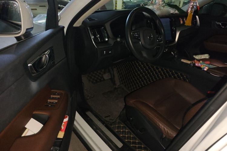 Used Volvo XC60 2019 T5 4x4 Smart Edition China VI Standard Driver Seat