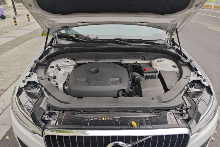 Used Volvo XC60 2019 T5 4x4 Smart Edition China VI Standard Engine Bay