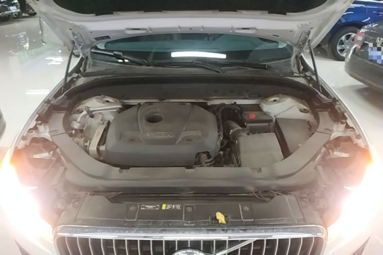 Used Volvo XC60 2019 T5 4x4 Smart Edition China V Standard Engine Bay