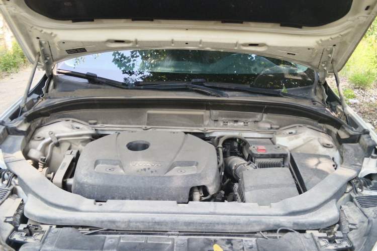 Used Volvo XC60 2019 T5 4x4 Smart Edition China V Standard Engine Bay