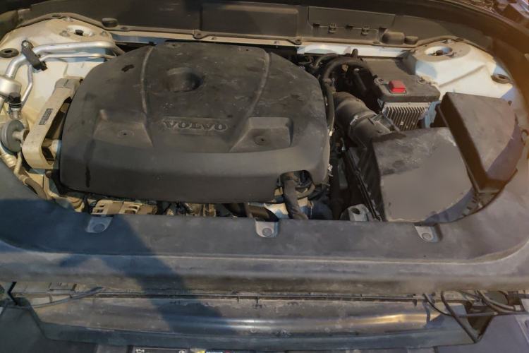 Used Volvo XC60 2019 T5 4x4 Smart Edition China V Standard Engine Bay