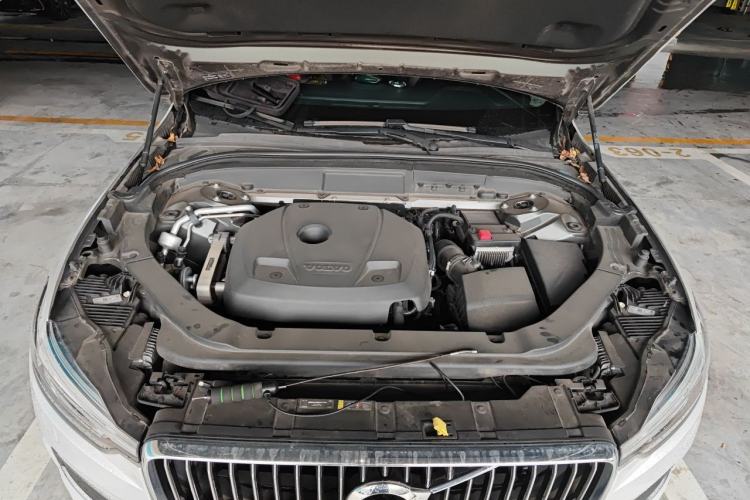 Used Volvo XC60 2019 T5 4x4 Zhiya Luxury Edition China V Standard Engine Bay