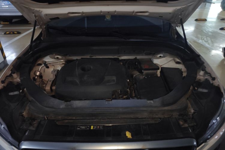 Used Volvo XC60 2019 T5 4x4 Smart & Dynamic Sport Edition China VI Standard Engine Bay
