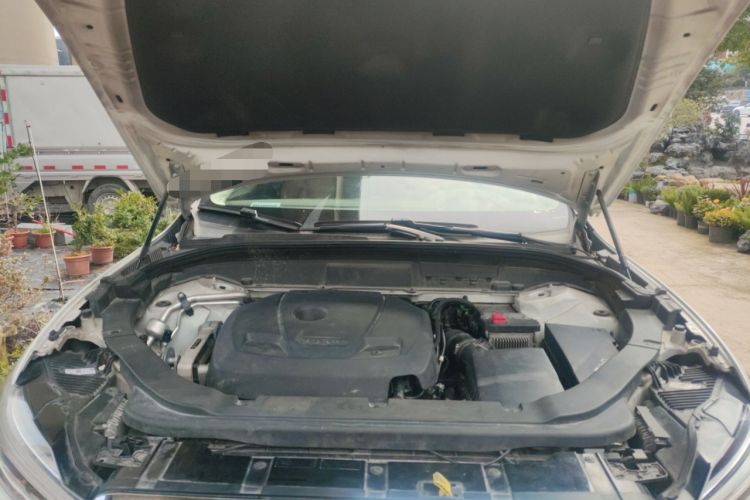 Used Volvo XC60 2019 T5 4x4 Smart Edition China V Standard Engine Bay