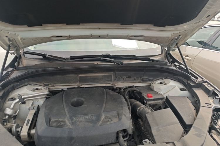 Used Volvo XC60 2019 T5 4x4 Smart Edition China V Standard Engine Bay