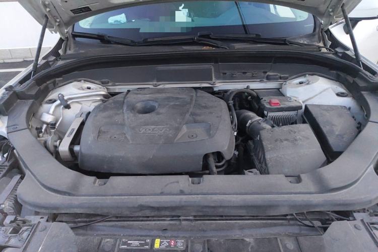 Used Volvo XC60 2019 T5 4x4 Smart Edition China V Standard Engine Bay