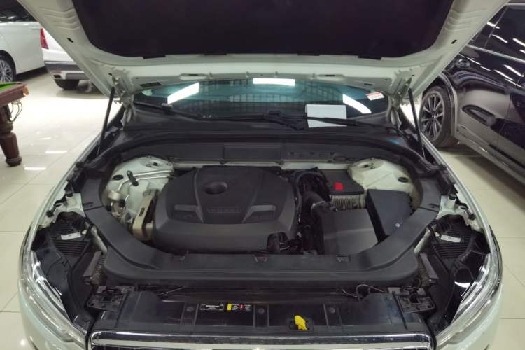 Used Volvo XC60 2019 T5 4x4 Zhiyuan Edition China VI Standard Engine Bay