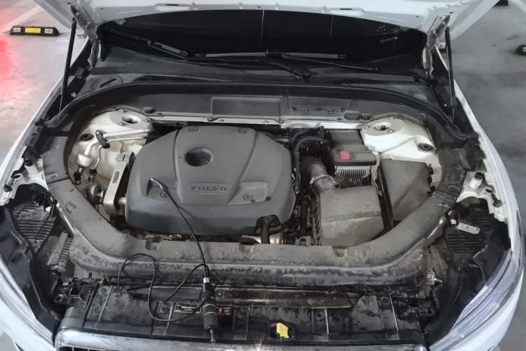 Used Volvo XC60 2019 T5 4x4 Zhiyuan Edition China VI Standard Engine Bay