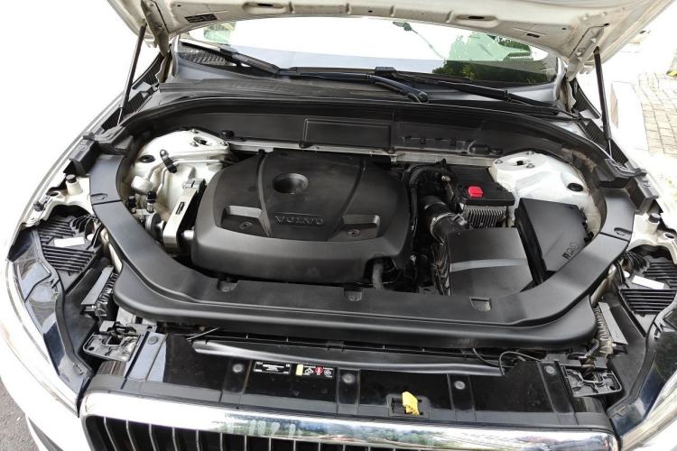 Used Volvo XC60 2019 T5 4x4 Smart Edition China V Standard Engine Bay