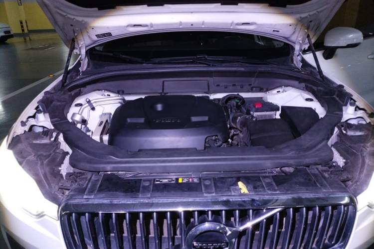Used Volvo XC60 2019 T5 4x4 Smart Edition China V Standard Engine Bay