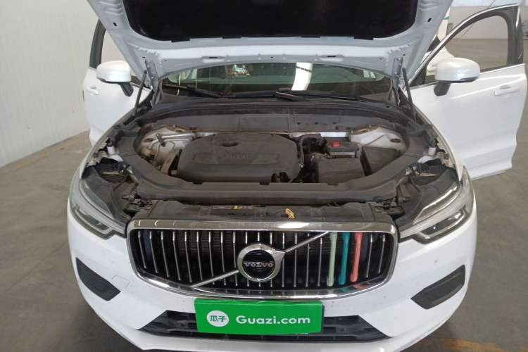 Used Volvo XC60 2019 T5 4x4 Smart Edition China VI Standard Engine Bay