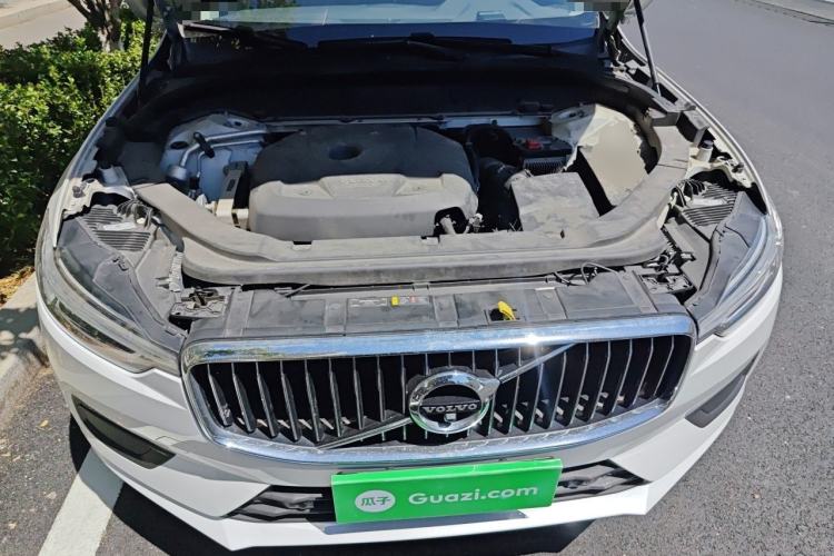 Used Volvo XC60 2019 T5 4x4 Smart Edition China VI Standard Engine Bay
