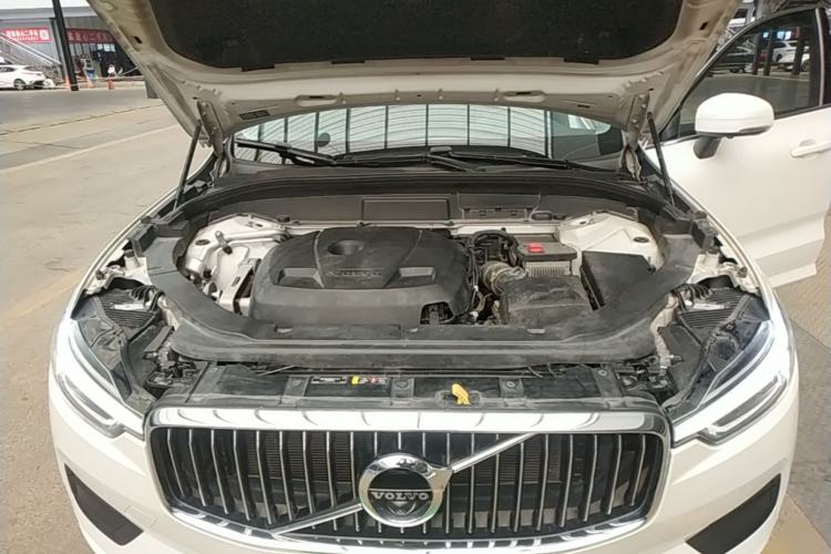 Used Volvo XC60 2019 T5 4x4 Zhiyuan Edition China VI Standard Engine Bay