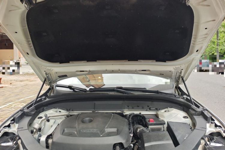 Used Volvo XC60 2019 T5 4x4 Smart Edition China V Standard Engine Bay