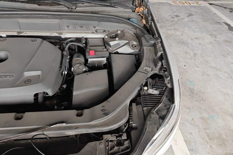 Used Volvo XC60 2019 T5 4x4 Zhiya Luxury Edition China V Standard Engine Bay Left