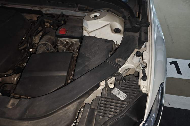 Used Volvo XC60 2019 T5 4x4 Smart & Dynamic Sport Edition China VI Standard Engine Bay Left