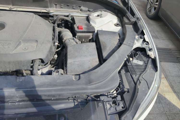 Used Volvo XC60 2019 T5 4x4 Smart Edition China V Standard Engine Bay Left
