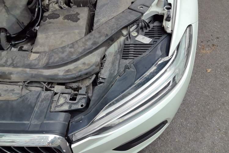 Used Volvo XC60 2019 T5 4x4 Smart Edition China V Standard Engine Bay Left