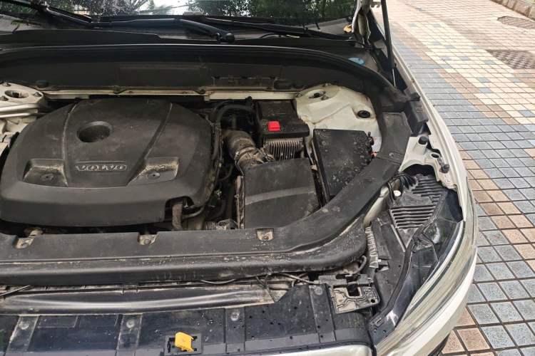 Used Volvo XC60 2019 T5 4x4 Zhiyuan Sport Edition China V Standard Engine Bay Left