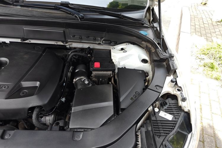 Used Volvo XC60 2019 T5 4x4 Smart Edition China V Standard Engine Bay Left