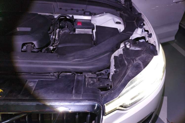Used Volvo XC60 2019 T5 4x4 Smart Edition China V Standard Engine Bay Left