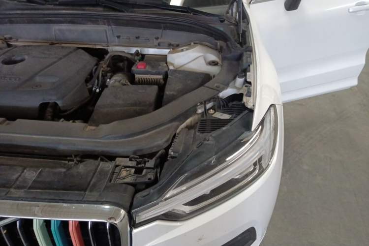 Used Volvo XC60 2019 T5 4x4 Smart Edition China VI Standard Engine Bay Left