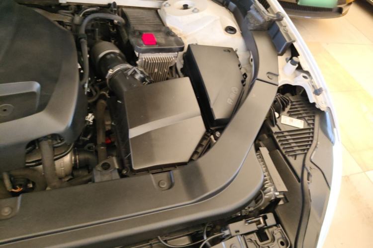 Used Volvo XC60 2019 T5 4x4 Smart Edition China VI Standard Engine Bay Left