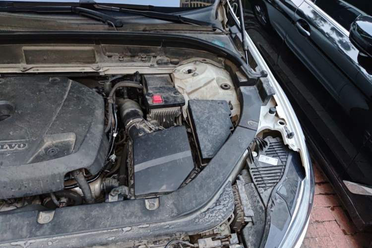 Used Volvo XC60 2019 T5 4x4 Smart Edition China V Standard Engine Bay Left