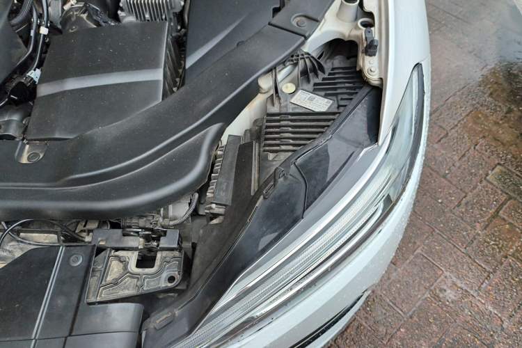 Used Volvo XC60 2019 T5 4x4 Smart Edition China VI Standard Engine Bay Left