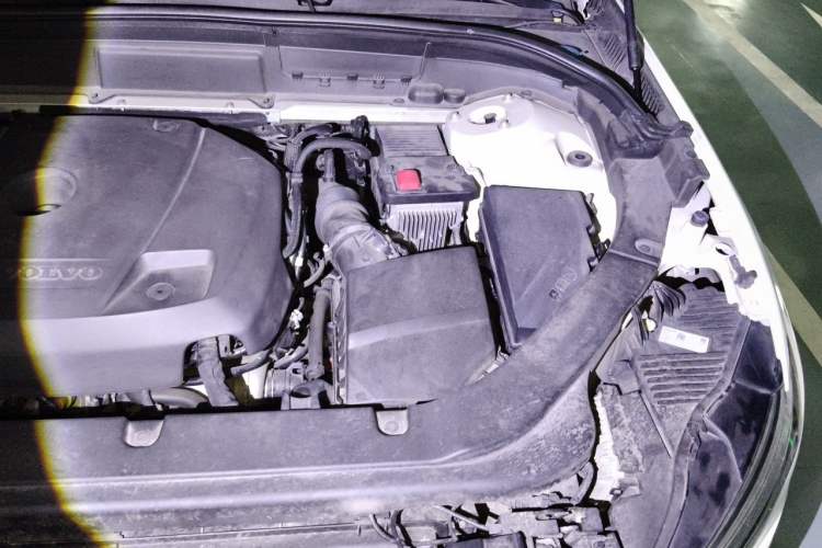 Used Volvo XC60 2019 T5 4x4 Zhiya Luxury Edition China V Standard Engine Bay Left