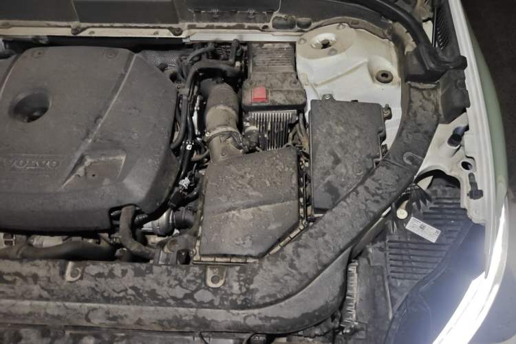 Used Volvo XC60 2019 T5 4x4 Smart Edition China VI Standard Engine Bay Left