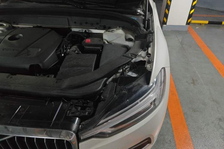 Used Volvo XC60 2019 T5 4x4 Smart Edition China VI Standard Engine Bay Left
