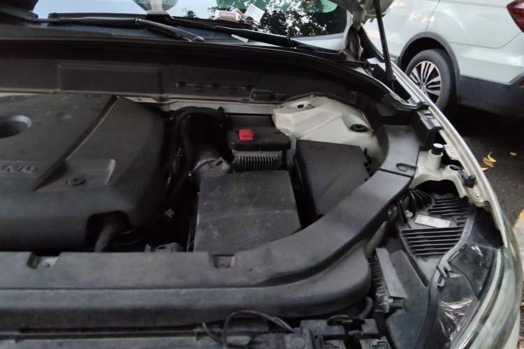 Used Volvo XC60 2019 T5 4x4 Smart Edition China V Standard Engine Bay Left