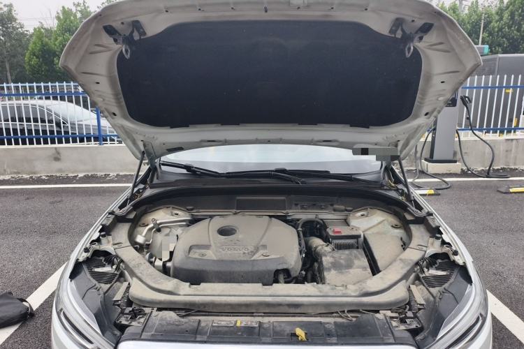 Used Volvo XC60 2019 T5 4x4 Smart Edition China V Standard Engine Bay