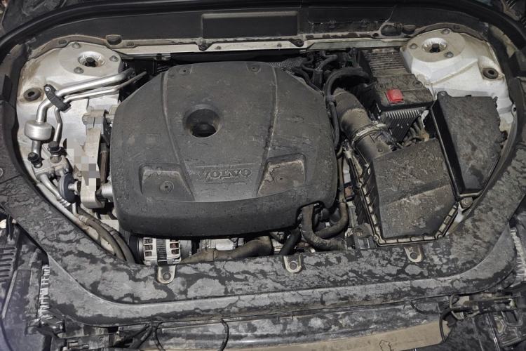Used Volvo XC60 2019 T5 4x4 Smart Edition China VI Standard Engine Bay
