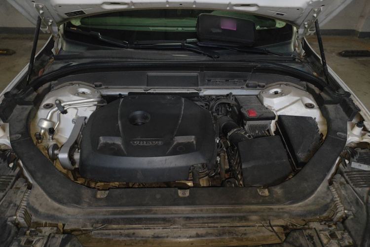 Used Volvo XC60 2019 T5 4x4 Smart Edition China V Standard Engine Bay