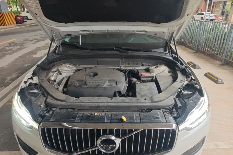 Used Volvo XC60 2019 T5 4x4 Smart Edition China VI Standard Engine Bay