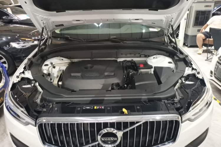 Used Volvo XC60 2019 T5 4x4 Smart Edition China V Standard Engine Bay