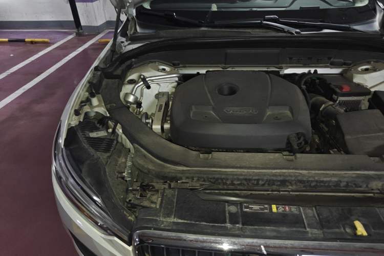 Used Volvo XC60 2019 T5 4x4 Smart Edition China V Standard Engine Bay Right